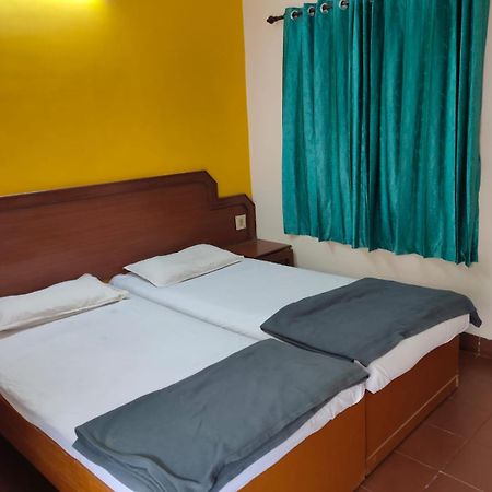Anjana Hotels Theni Buitenkant foto