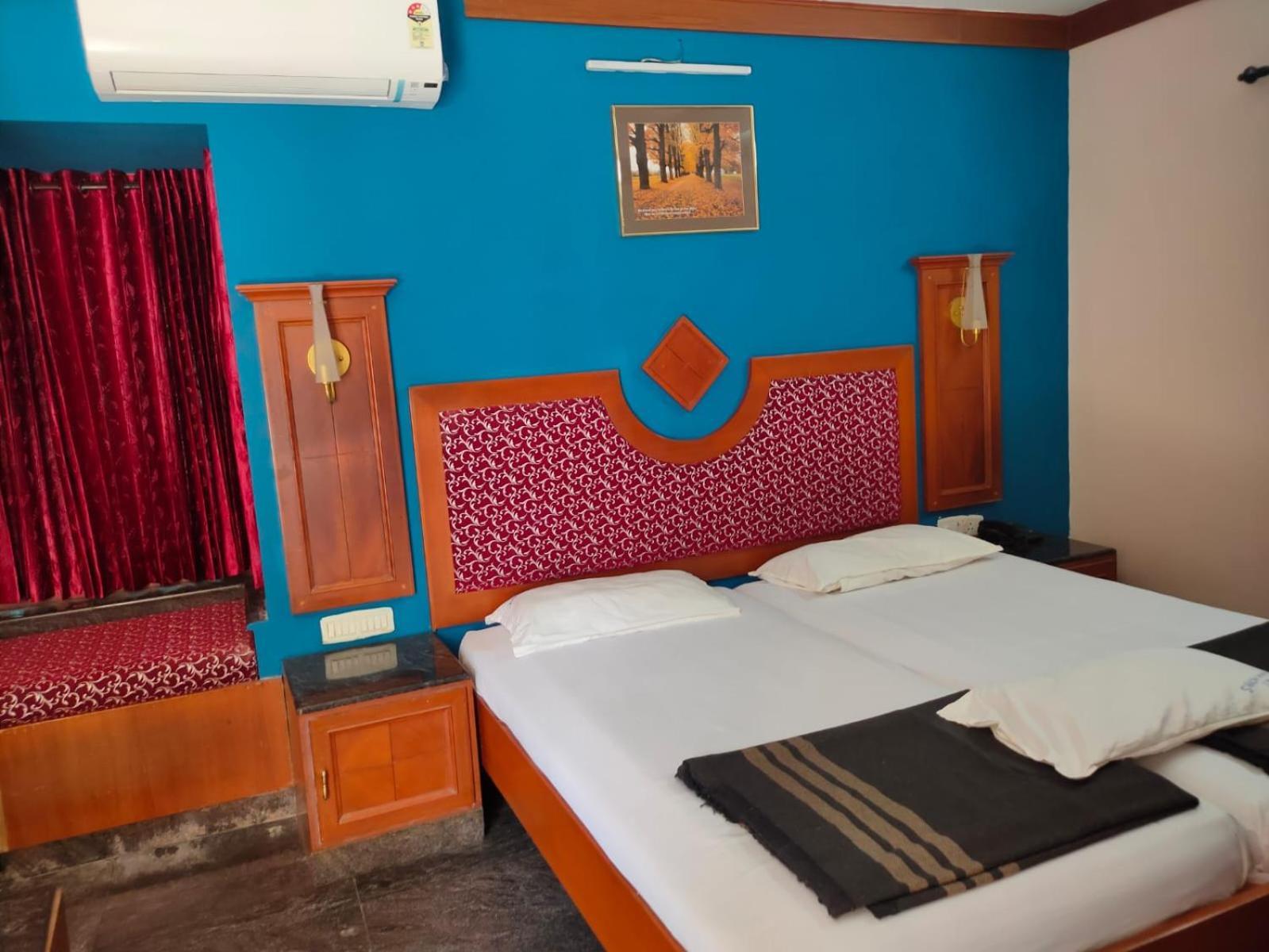 Anjana Hotels Theni Buitenkant foto