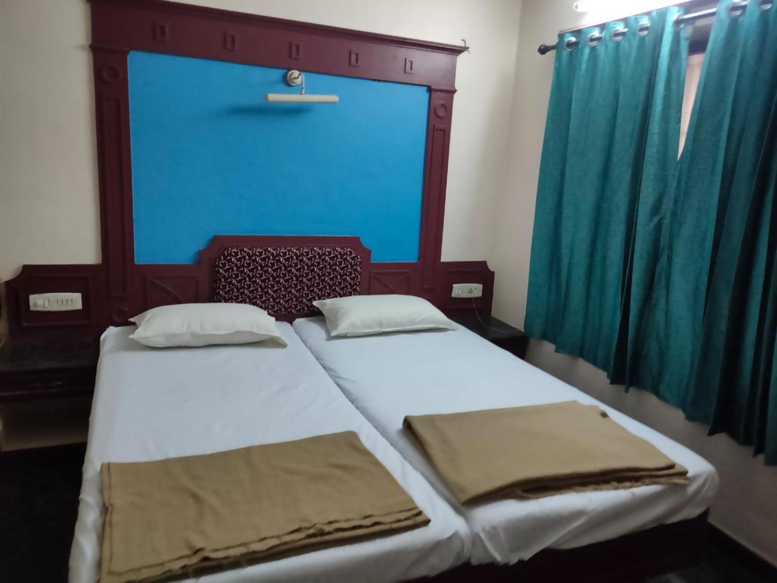 Anjana Hotels Theni Buitenkant foto
