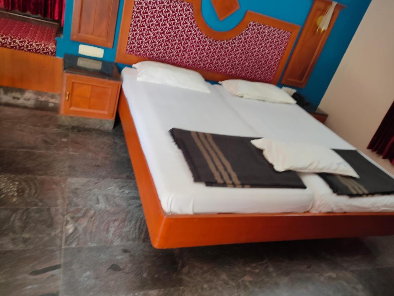 Anjana Hotels Theni Buitenkant foto