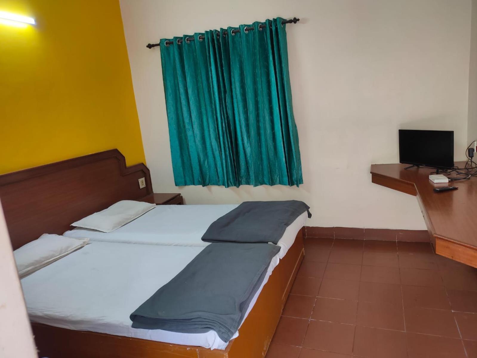 Anjana Hotels Theni Buitenkant foto