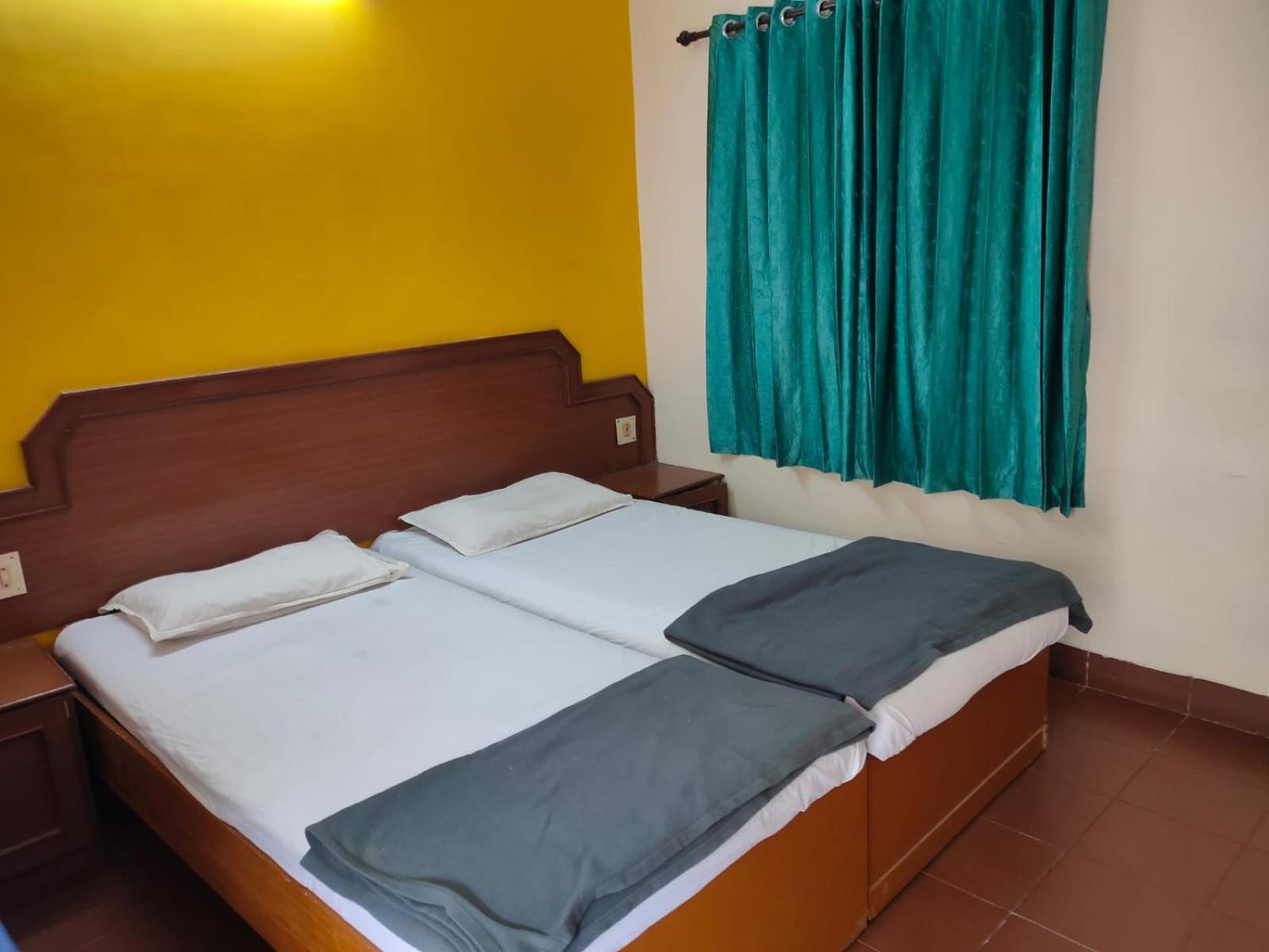Anjana Hotels Theni Buitenkant foto